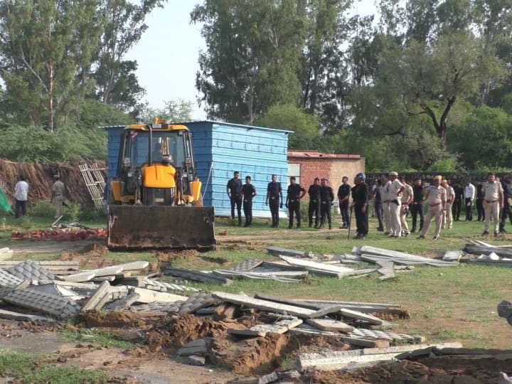 bulldozer action After Kuldeep murder case police destroyed illegal occupation by Shera Pahalwan in bharatpur ANN Kuldeep Murder Case: हरकत में प्रशासन, शेरा पहलवान पर बुलडोजर कार्रवाई, हत्याकांड का अवैध कब्जे से क्या है कनेक्शन?