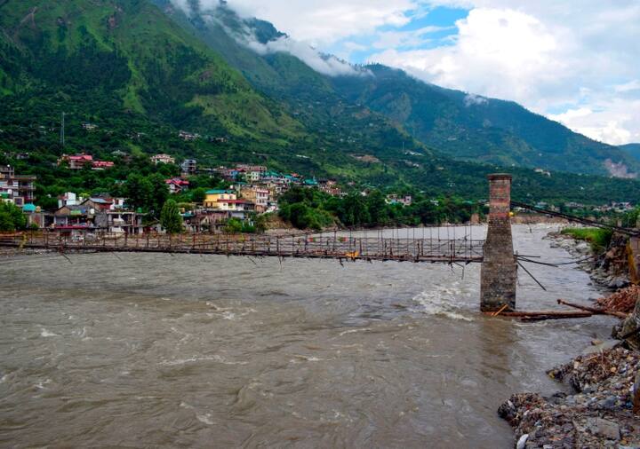 मौसम विभाग ने उत्तराखंड के कुछ हिस्सों के लिए बारिश का येलो अलर्ट जारी किया है. यहां 4 अगस्त तक भारी बारिश की संभावना है.