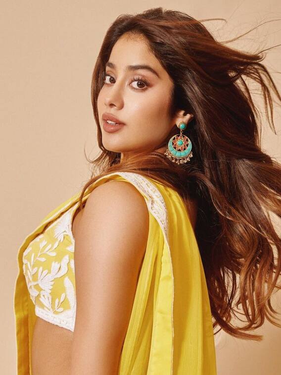 हर लड़की के पास होने चाहिए ये यूनीक ईयरिंग कलेक्शन