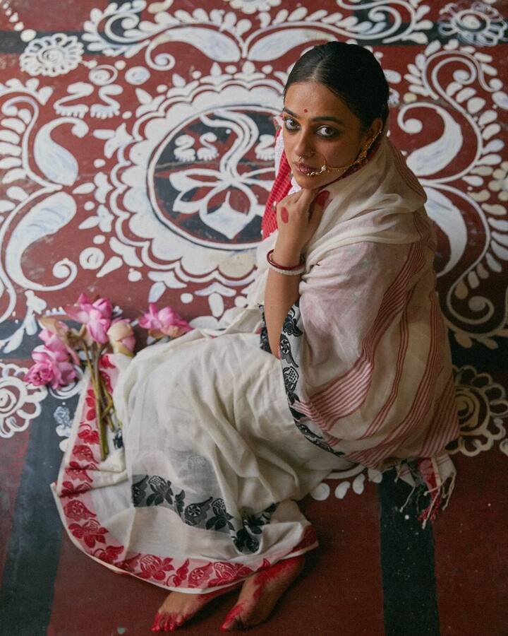 రవీంద్రనాథ్ ఠాగూర్ రాసిన నష్టనీడ్ ఆధారంగా చారులత తెరకెక్కించారు. Image Credit: Nithya Menon/ Instagram