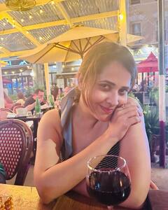 Anasuya Bharadwaj: గ్లాసులో వైన్, ప్లేటులో నూడుల్స్-అనసూయ ఎంజాయ్ మామూలుగా లేదుగా!