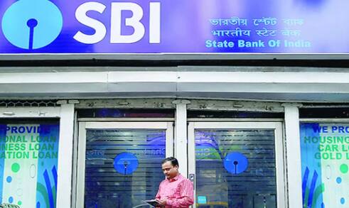 स्टेट बँक ऑफ इंडियाच्या अमृत कलश योजनेत गुंतवणूक करण्याची शेवटची तारीख 15 ऑगस्ट 2023 ही आहे. ही योजना 400 दिवसांची एक खास मुदत ठेव योजना आहे. त्यात गुंतवणूक करणाऱ्या सर्वसामान्य व्यक्तींना 7.1 टक्के, तर ज्येष्ठ नागरिकांना 7.6 टक्के दराने व्याज मिळणार आहे.