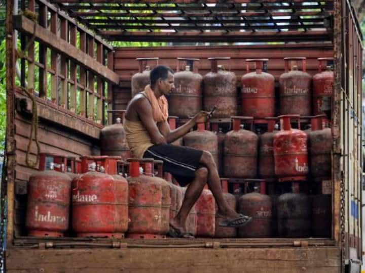 Oil Companies reduce Price Of 19 kg Commercial LPG Cylinders, To Be Sold At Rs 1,680 In Delhi Price Of Commercial LPG Gas Cylinders Slashed, To Be Sold At Rs 1,680 In Delhi