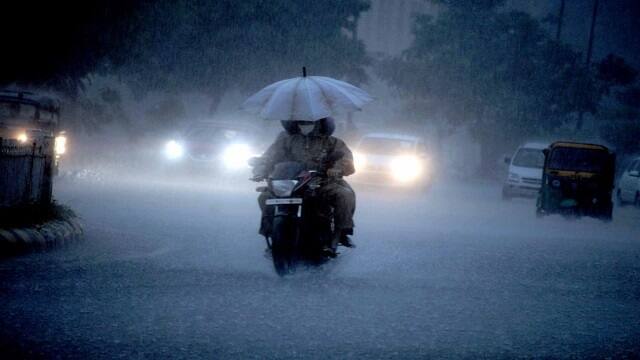 According to the forecast of the Meteorological Department, light rain forecast in Gujarat for the next 5 days Gujarat Rain Forecast: આ જિલ્લામાં મધ્યમ વરસાદની આગાહી, દરિયામાં કરંટના કારણે માછીમારોને દરિયો ન ખેડવા અપીલ