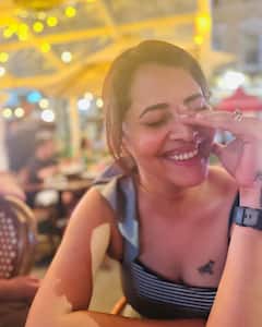 Anasuya Bharadwaj: గ్లాసులో వైన్, ప్లేటులో నూడుల్స్-అనసూయ ఎంజాయ్ మామూలుగా లేదుగా!