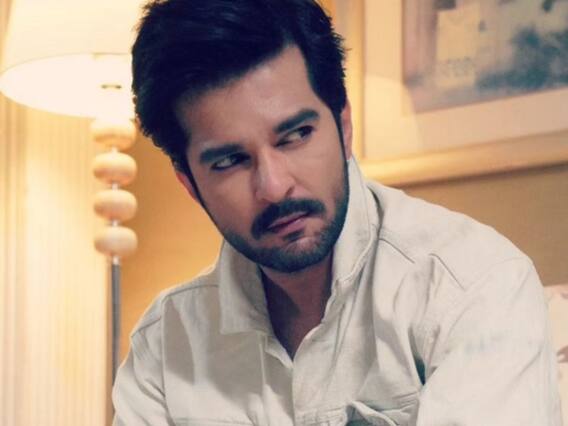 बिग बॉस ओटीटी फेम Raqesh Bapat हॉस्पिटल में एडमिट, हाथ में लगी ड्रिप की शेयर की फोटो