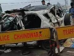 तेज रफ्तार कार डिवाइडर से टकराई और 10 फीट ऊपर हवा में उछली, दो दोस्तों की मौत