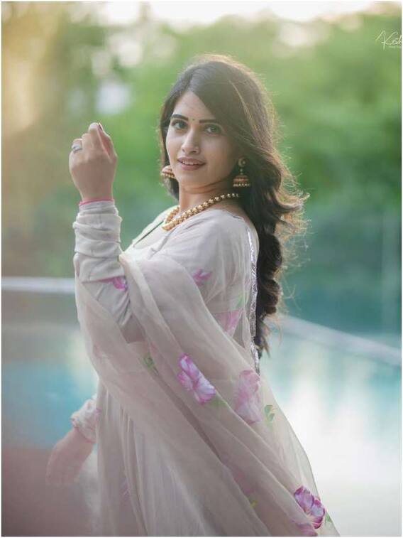 ‘బేబీ’ టీమ్‌తో స్రవంతి చొక్కారపు - అదరగొట్టేసిందిగా!