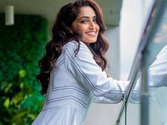 క్యూట్ స్మైల్ తో ఆకట్టుకుంటోన్న ‘సామజవరగమన’ బ్యూటీ రెబా మోనికా జాన్