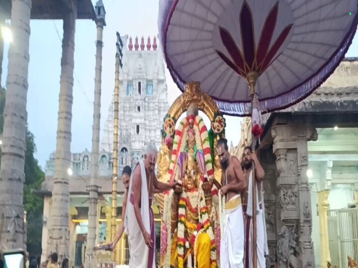 Aadi garuda seva: கோவிந்தா கோவிந்தா ..! ஆடியில் கருட சேவை ...! பக்தி வெள்ளத்தில் மூழ்கிய காஞ்சிபுரம் ..!