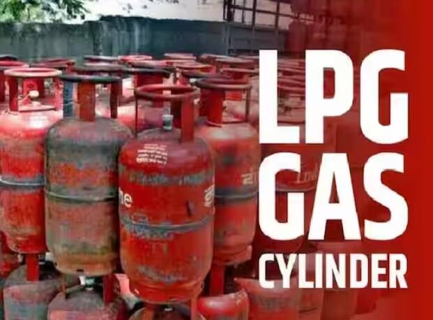Gas Connection Process: ਜੇਕਰ ਤੁਸੀਂ ਗੈਸ ਲਈ ਆਫਲਾਈਨ ਅਰਜ਼ੀ ਦੇਣਾ ਚਾਹੁੰਦੇ ਹੋ, ਤਾਂ ਇਸਦੇ ਲਈ ਤੁਹਾਨੂੰ ਨਜ਼ਦੀਕੀ ਡੀਲਰ ਦੇ ਦਫਤਰ ਜਾ ਕੇ ਅਪਲਾਈ ਕਰਨਾ ਹੋਵੇਗਾ। ਇਸ ਦੇ ਲਈ ਇੱਕ ਅਰਜ਼ੀ ਫਾਰਮ ਦੀ ਲੋੜ ਹੋਵੇਗੀ।