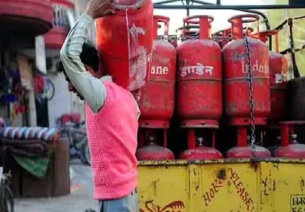 ਇਨ੍ਹਾਂ ਸਾਰੇ ਦਸਤਾਵੇਜ਼ਾਂ ਦੀਆਂ ਕਾਪੀਆਂ ਬਿਨੈ-ਪੱਤਰ ਦੇ ਨਾਲ ਡੀਲਰ ਦੇ ਦਫ਼ਤਰ ਵਿੱਚ ਜਮ੍ਹਾਂ ਕਰੋ। ਤੁਹਾਨੂੰ ਕੁਝ ਦਿਨਾਂ ਵਿੱਚ ਇੱਕ ਨਵਾਂ ਕਨੈਕਸ਼ਨ ਮਿਲੇਗਾ।