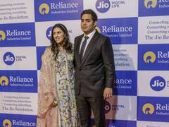 Akash Ambani: आलीशन घर से लेकर हीरे के हार तक... मुकेश अंबानी के बेटे आकाश और बहू श्‍लोका के पास हैं कुछ बेहद महंगी चीजें