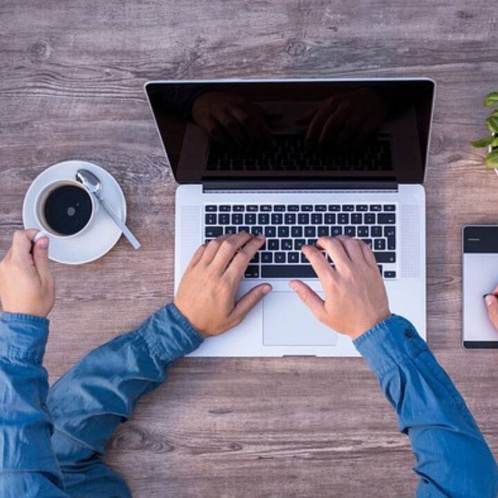 ব্যস্ততার এই জীবনে শারীরিক স্বাস্থ্যের সঙ্গে সঙ্গে প্রভাবিত হচ্ছে মানসিক স্বাস্থ্যও।