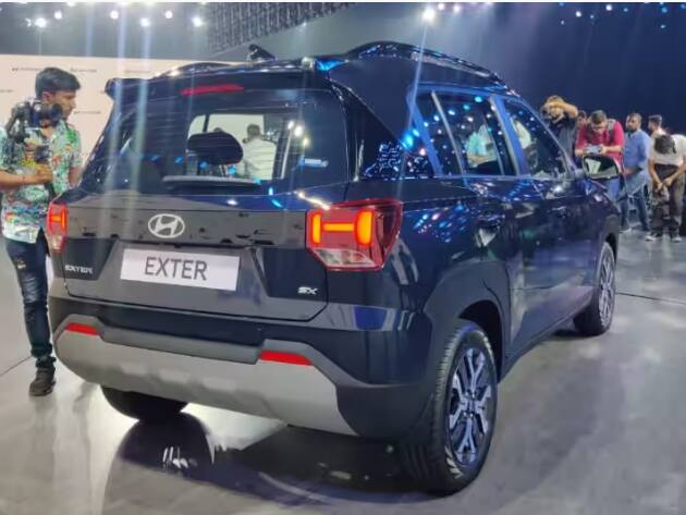 ਇਸ ਲਿਸਟ 'ਚ ਪਹਿਲਾ ਨਾਂ Hyundai ਦੀ micro SUV Hyundai Xtor ਦਾ ਹੈ, ਜਿਸ ਨੂੰ 6 ਲੱਖ ਰੁਪਏ ਐਕਸ-ਸ਼ੋਰੂਮ ਦੀ ਸ਼ੁਰੂਆਤੀ ਕੀਮਤ 'ਤੇ ਲਾਂਚ ਕੀਤਾ ਗਿਆ ਸੀ। ਬਾਜ਼ਾਰ 'ਚ ਇਸ ਦਾ ਸਿੱਧਾ ਮੁਕਾਬਲਾ ਟਾਟਾ ਪੰਚ ਨਾਲ ਹੈ। ਇਸ 'ਚ ਸਨਰੂਫ ਅਤੇ ਡੈਸ਼ਕੈਮ ਵਰਗੇ ਫੀਚਰਸ ਖਾਸ ਫੀਚਰਸ ਦੇ ਤੌਰ 'ਤੇ ਦਿੱਤੇ ਗਏ ਹਨ।