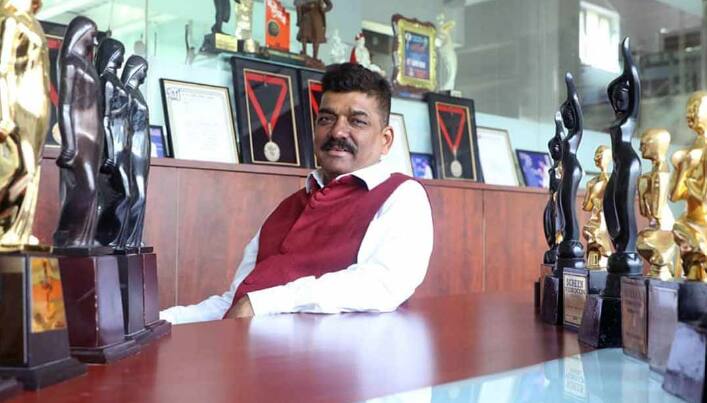 त्यांच्या या निर्णयाने त्यांचे चाहते खूप निराश झाले आहेत, त्याचप्रमाणे त्यांच्या निधनाने संपूर्ण चित्रपटसृष्टीला मोठा धक्का बसला आहे.