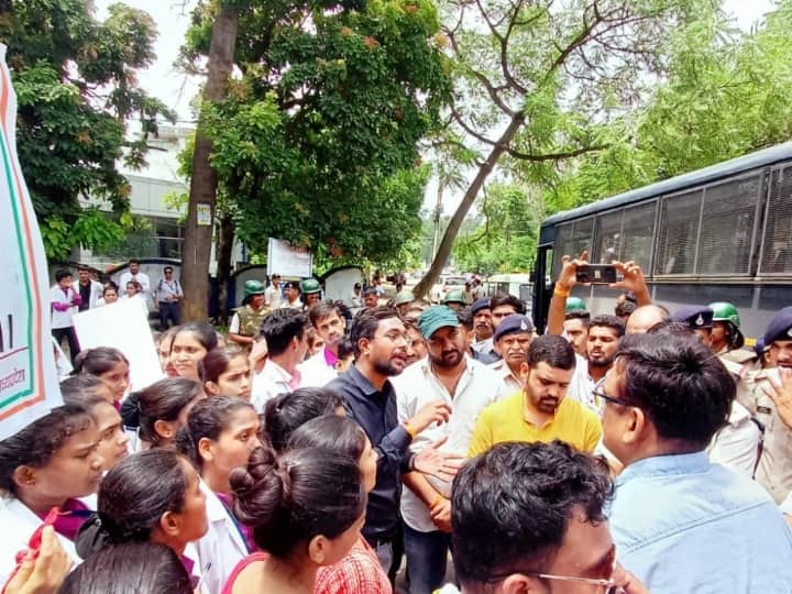 Madhya Pradesh protest of nursing students lasted for 5 hours in Bhopal ann MP News: 'मध्य प्रदेश में व्यापम से भी बड़ा नर्सिंग फर्जीवाड़ा', भोपाल में 5 घंटे चला प्रदर्शन, जानें क्या हैं मांगे
