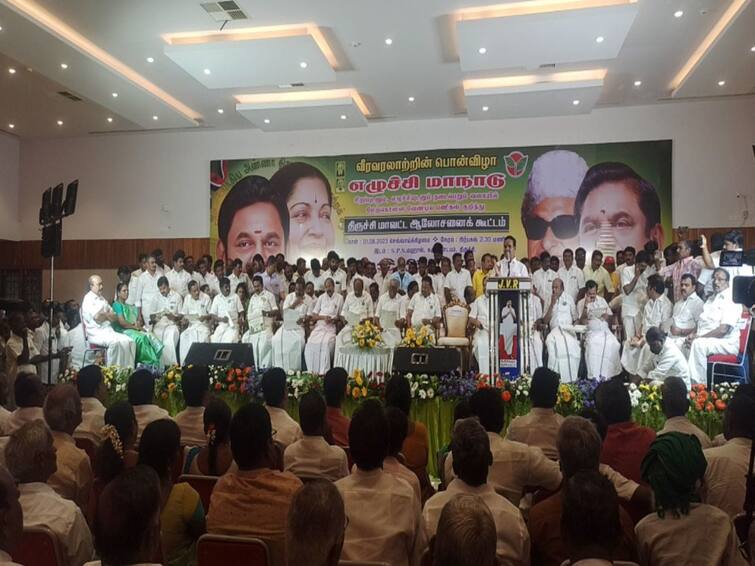 O. Panneerselvam acts like a chameleon says KP Munusamy TNN ஓ.பன்னீர்செல்வம் ஒரு பச்சோந்தி போன்று செயல்படுகிறார் - கே.பி.முனுசாமி