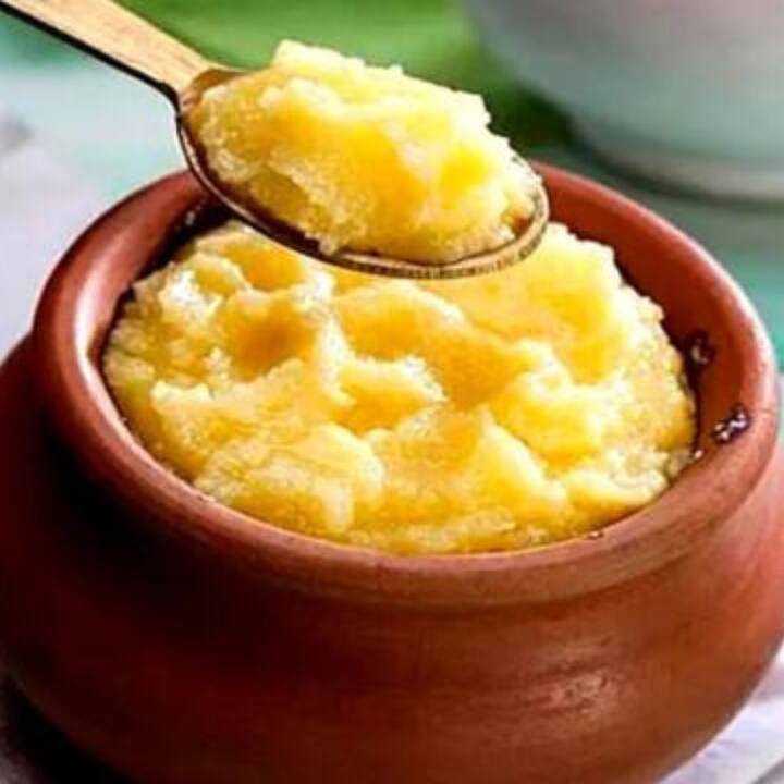 চিকিৎসায়ও ঘি প্রচুর ব্যবহৃত হয়। যদিও কেউ কেউ মনে করেন যে, ঘি খেলে ওজন বাড়ার সম্ভাবনা বেড়ে যায়। কারণ এতে স্যাচুরেটেড ফ্যাট পাওয়া যায়।