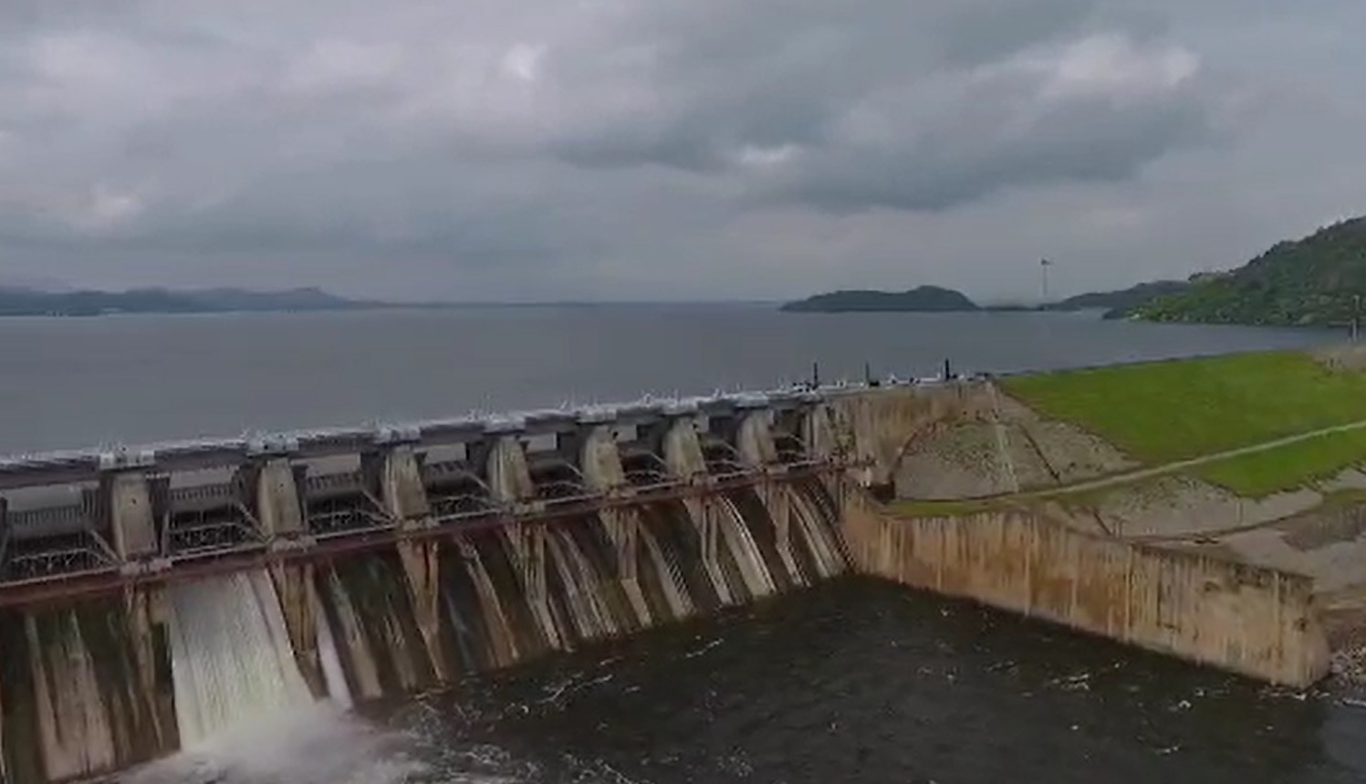 DHAROI DAM: ધરોઇ ડેમનો આકાશી નજારો, એક ગેટ ખોલીને સાબમતીમાં છોડાયું પાણી, જુઓ તસવીરો....