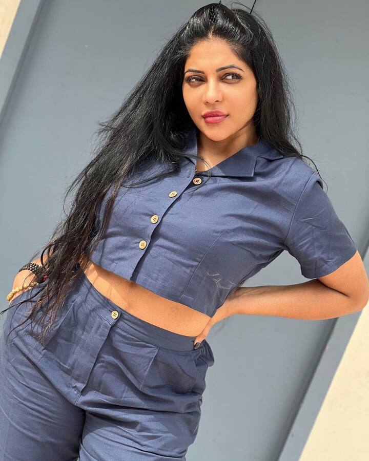 ఆమె తండ్రి ప్రసాద్ పసుపులేటి ప్రముఖ తెలుగు నిర్మాత. కానీ తన కృషితోనే మీడియా రంగంలోకి అడుగుపెట్టింది. - Image Credit: Reshma Pasupuleti/Instagram