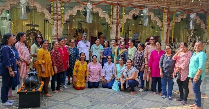 नितिन ने मुंबई से 80KM दूर कर्जत इलाके में अपने ही सेट एनडी फिल्म स्टूडियो में खुदखुशी कर ली. 2 अगस्त सुबह जब ये खबर सामने आई तो हर कोई हैरान रह गया. तमाम सेलेब्स ने भी नितिन देसाई की मौत की खबर पर हैरानी जताई है.