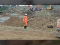 Indapur Well Accident : काम सुरु असताना अचानक माती विहिरीत कोसळली, चार कामगार ढिगाऱ्याखाली अडकले