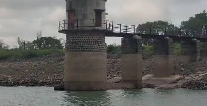 धरणाने तळ गाठल्यामुळं तब्बल 22 दिवसानंतर पाणीपुरवठा करण्याची वेळ आली आहे.