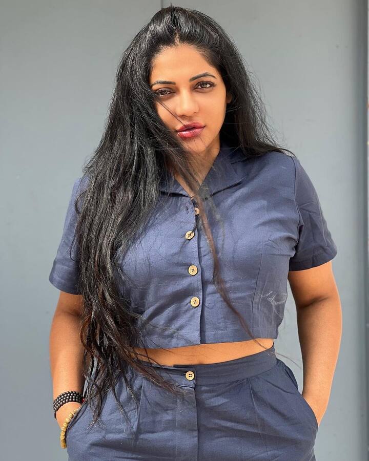 తమిళ ‘బిగ్ బాస్’ సీజన్ 3లో రేష్మ మరో 14 మంది కంటెస్టెంట్స్తో పోటీ పడింది. కానీ, 31వ రోజే హౌస్ నుంచి ఎలిమినేట్ అయ్యింది. - Image Credit: Reshma Pasupuleti/Instagram