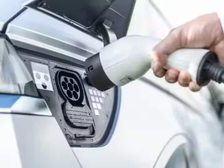 ev-startup-exponent-energy-unveiled-its-fast-charging-technology-that-can-charge-a-vehicle-in-15-minutes-only EVs Rapid Charging : आता EV फक्त 15 मिनिटांत होणार चार्ज; 'या' कंपनीने खास टेक्नॉलॉजीचा चार्जर सादर केला