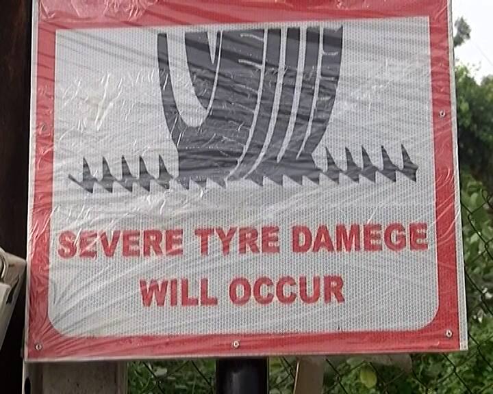 ટ્રાફિકની સમસ્યાને ધ્યાનમાં રાખીને એએમસીએ પાર્કિંગ ડ્રાઈવ યોજી છે. હાઇકોર્ટની ફટકાર બાદ હવે પ્રશાસન પણ એક્શન મોડમાં આવી ગયું છે. ટ્રાફિક પોલીસની જેમ હવે એએમસીના અધિકારીઓ પણ ગાડીને લોક કરશે.