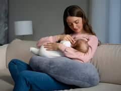 World Breastfeeding Week 2023 : ...यासाठी जन्माच्या 6 महिन्यांपर्यंत बाळाला स्तनपान करणं गरजेचं आहे, वाचा सविस्तर