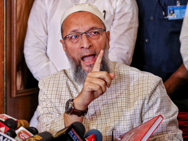 Hijab Ban: Owaisi Criticizes Karnataka Govt, Says Revoking Order Can Been Issued In 30 Mins Hijab Ban: Owaisi Criticizes Karnataka Govt, Says Revoking Order Can Been Issued In 30 Mins