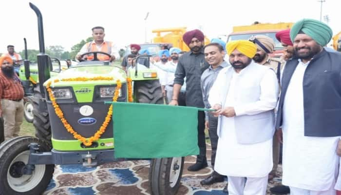 CM Bhagwant Mann flagged off 50 tractors with super suction-cum-jetting machine for cleaning sewage lines in Ludhiana ਸੀਐਮ ਭਗਵੰਤ ਮਾਨ ਨੇ ਲੁਧਿਆਣਾ ‘ਚ ਸੀਵਰੇਜ ਲਾਈਨਾਂ ਦੀ ਸਫਾਈ ਲਈ ਸੁਪਰ ਸੰਕਸ਼ਨ-ਕਮ-ਜੈਟਿੰਗ ਮਸ਼ੀਨ ਤੇ 50 ਟਰੈਕਟਰਾਂ ਨੂੰ ਝੰਡੀ ਵਿਖਾ ਕੇ ਕੀਤਾ ਰਵਾਨਾ