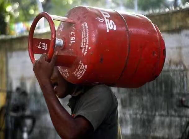 ਨਵਾਂ ਗੈਸ ਕਨੈਕਸ਼ਨ ਲੈਣ ਲਈ ਤੁਹਾਡੇ ਕੋਲ ਫੋਟੋ, ਆਈਡੀ ਪਰੂਫ਼ ਅਤੇ ਐਡਰੈੱਸ ਪਰੂਫ਼ ਹੋਣਾ ਲਾਜ਼ਮੀ ਹੈ।