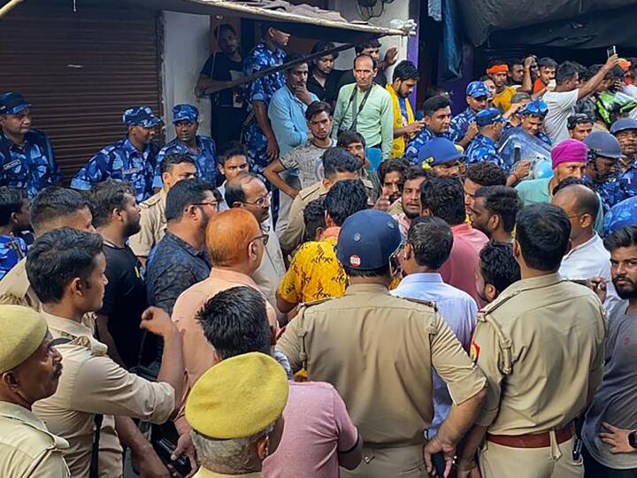 Bareilly News: बरेली में कांवड़ यात्रा के दौरान हंगामे पर पुलिस सख्त, अज्ञात लोगों के खिलाफ दर्ज की प्राथमिकी Bareilly police registers FIR regarding uproar during Kanwar Yatra Bareilly News: बरेली में कांवड़ यात्रा के दौरान हंगामे पर पुलिस सख्त, अज्ञात लोगों के खिलाफ दर्ज की प्राथमिकी