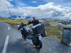 యూరోప్ టూర్‌లో అజిత్ - బిజీ షెడ్యూల్‌లోనూ ప్యాషన్‌ను వదలని స్టార్!