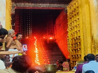 திறக்கப்பட்ட கருப்பண்ண சாமி கதவுகள்;  வருடத்திற்கு ஒருமுறை மட்டுமே நடக்கும் நிகழ்ச்சி