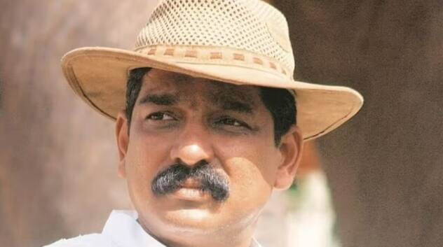 नितीनने कामावर रुजू करून घेतल्यानंतर पैसे दिले नसल्याचा आरोप त्यांच्यावर होता, मात्र नितीन देसाईंनी हे सर्व आरोप फेटाळले होते.