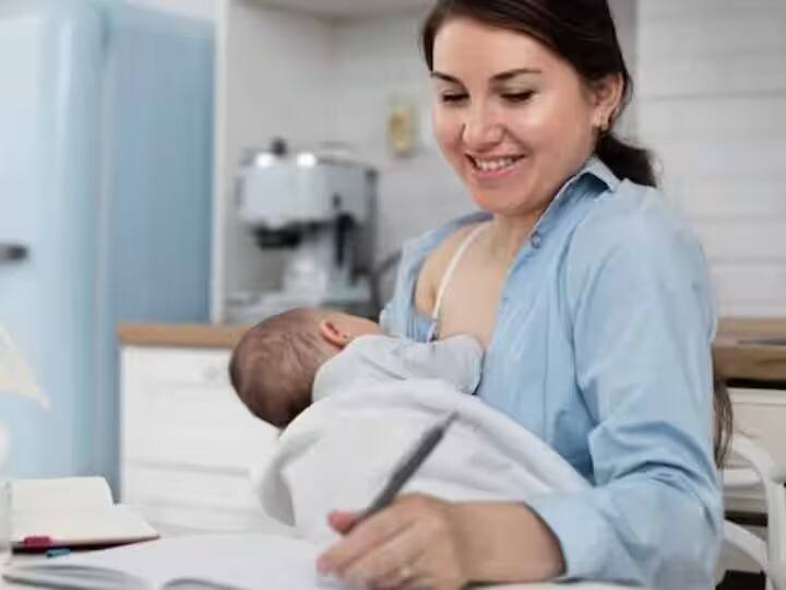 बाळाच्या जन्मानंतर 6 महिने स्तनपान करणे खूप महत्वाचे आहे.