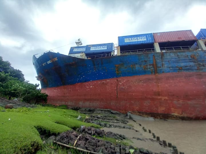 একটি পণ্যবাহী বিদেশি জাহাজ MTT Singapore মালয়েশিয়ার Kelong বন্দর থেকে  কলকাতার Netaji Subhash Dock আসছিল। সেই সময় আরও একটি পণ্যবাহী জাহাজ কলকাতা বন্দর থেকে হলদিয়া বন্দরের দিকে যাচ্ছিল। হলদিয়াগামী জাহাজটিকে জায়গা ছেড়ে দিতে গেলে বিদেশি জাহাজটি নিয়ন্ত্রণ হারিয়ে ফেলে। সরাসরি ধাক্কা মারে বাঁধে। এই ঘটনায় ক্ষতিগ্রস্ত হয় বাঁধ।