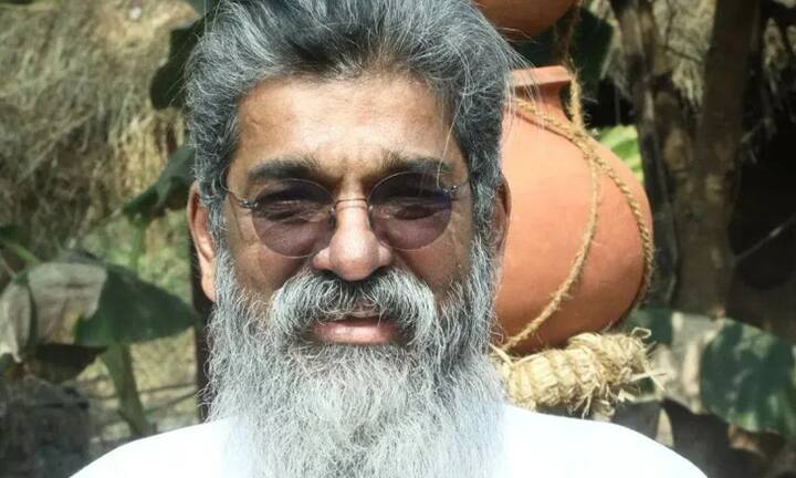 काही वेळ विश्रांती घेतल्यानंतर ते बाहेर आले. काही काम असल्याचं सांगून दुसऱ्या मजल्यावर गेले आणि तिथे जाऊन त्याने आत्महत्या केली, असं स्टुडिओत उपस्थित असलेल्या त्यांच्या जवळच्या सहकाऱ्याने सांगितलं. नितीन देसाई आर्थिक अडचणीत होते, त्यांनी आपलं पवईचं कार्यालय विकल्याचं देखील कधी सांगितलं नाही, असंही ते म्हणाले.