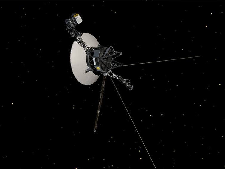 NASA Voyager 2 Sends Heartbeat Signal To Earth After Blackout US Space Agency NASA Voyager 2: కూలిపోయింది అనుకుంటే, భూమికి హార్ట్ బీట్ సిగ్నల్స్ పంపిన నాసా వాయేగర్-2