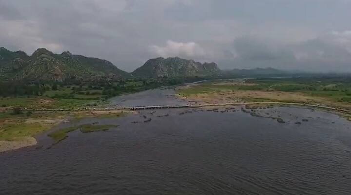 ધરોઇ ડેમ અત્યારે છલોછલ થયો છે, અને ગઇકાલે માત્ર એક જ ગેટ ખોલીને સાબરમતી નદીમાં પાણી છોડવામાં આવ્યુ છે.