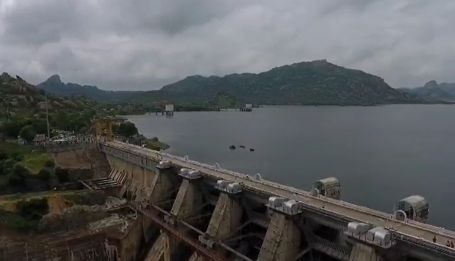 DHAROI DAM: ધરોઇ ડેમનો આકાશી નજારો, એક ગેટ ખોલીને સાબમતીમાં છોડાયું પાણી, જુઓ તસવીરો....