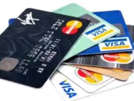 ਦੇਸ਼ ਦੇ ਕੇਂਦਰੀ ਬੈਂਕ ਰਿਜ਼ਰਵ ਬੈਂਕ ਆਫ ਇੰਡੀਆ ਨੇ ਹਾਲ ਹੀ ਵਿੱਚ ਕ੍ਰੈਡਿਟ ਤੇ ਡੈਬਿਟ ਕਾਰਡਾਂ ਲਈ ਅਪਡੇਟ ਕੀਤੇ ਦਿਸ਼ਾ-ਨਿਰਦੇਸ਼ ਜਾਰੀ ਕੀਤੇ ਹਨ। ਇਹ ਨਵੇਂ ਨਿਯਮ ਸਾਰੇ ਪ੍ਰਕਾਰ ਦੇ ਕਾਰਡ ਧਾਰਕਾਂ ਦੀ ਸੁਰੱਖਿਆ ਲਈ ਬਹੁਤ ਮਹੱਤਵਪੂਰਨ ਹਨ।