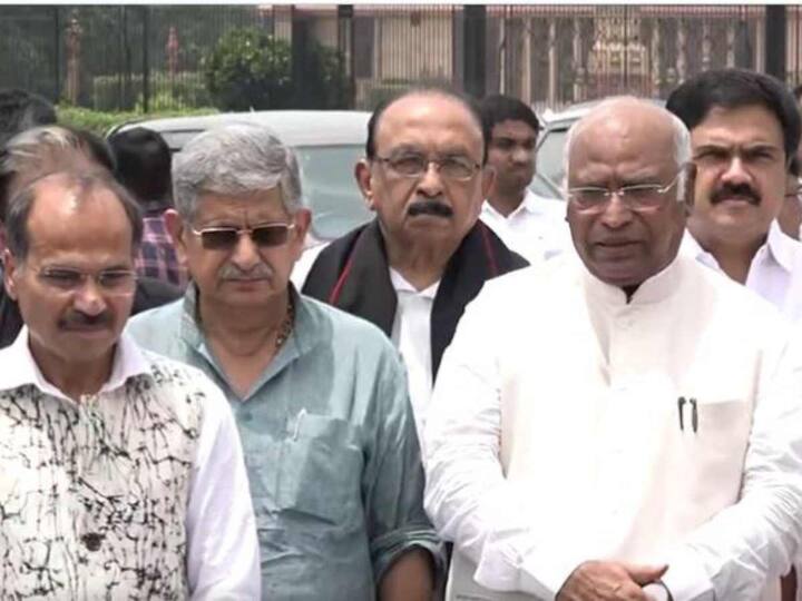 Addressing the media along with other leaders, Kharge said 31 members of the INDIA alliance met President Murmu and briefed her on the situation in Manipur and also submitted a memorandum. (Source: Twitter@INCIndia)
