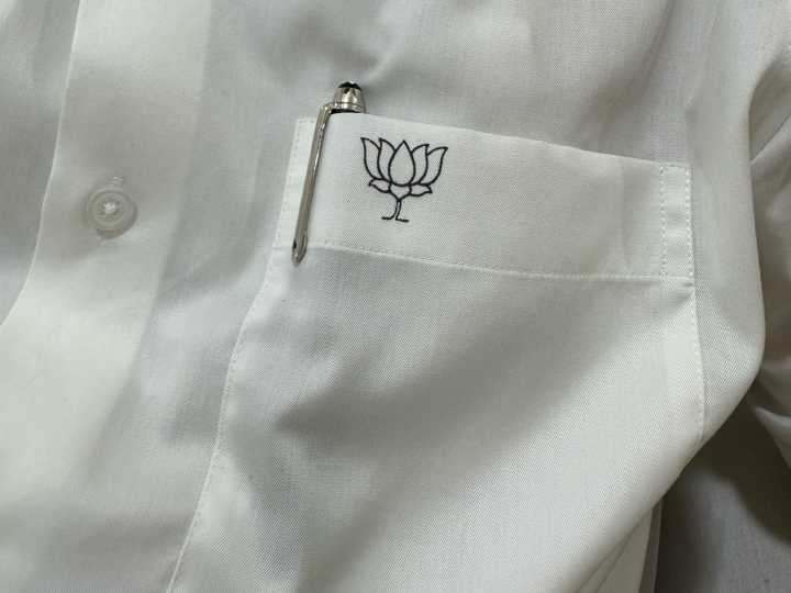 Lok Sabha Elections: BJP नेताओं की टोपी के बाद अब कुर्ते और शर्ट की पॉकेट पर दिखेगा 'कमल' का चिह्न, लोकसभा चुनाव के लिए खास तैयारी