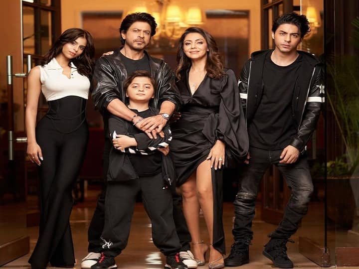 गौरी और शाहरुख खान की शादी साल 1991 में हुई थी. इसके बाद से ही गौरी ने इंटीरियर डिजाइनिंग के क्षेत्र में काम करना शुरू कर दिया था. आज वह इस फील्ड में एक बड़ा नाम हैं.