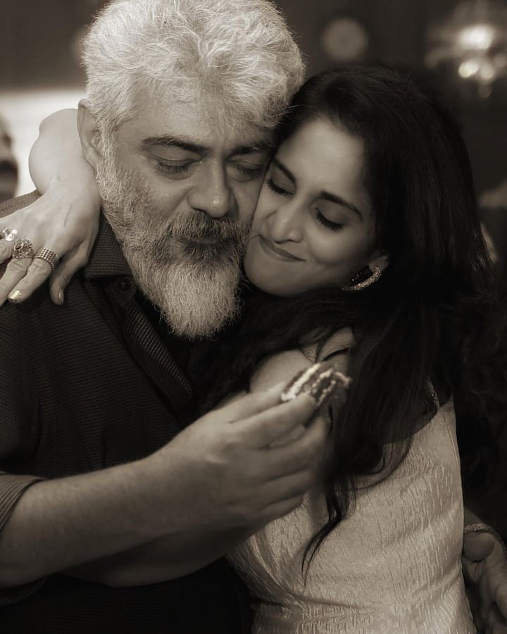 அஜித்தின் மனைவியான ஷாலினி பதிவிடும் புகைப்படங்களை வைத்தே ஏகேவின் ரசிகர்கள் கொண்டாட ஆரம்பித்தனர்.